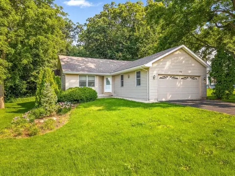 116 SE Heath Cliff Dr, Poplar Grove, IL 61065
