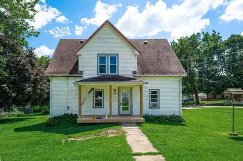 303 E Snyder St, Davis, IL 61019