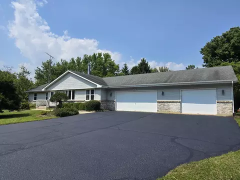 6918 Saladino Dr, Roscoe, IL 61073