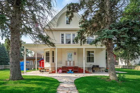 202 W Division St, Holcomb, IL 61043