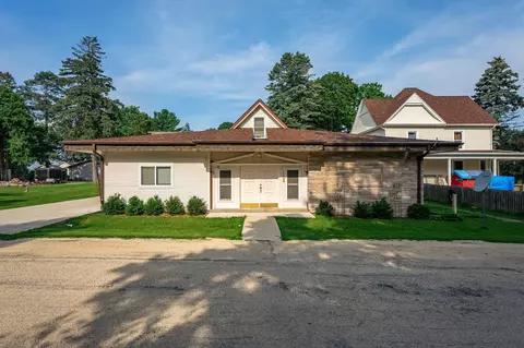 Exterior - 202 W Division St, Holcomb, IL 61043 photo 2 of 14
