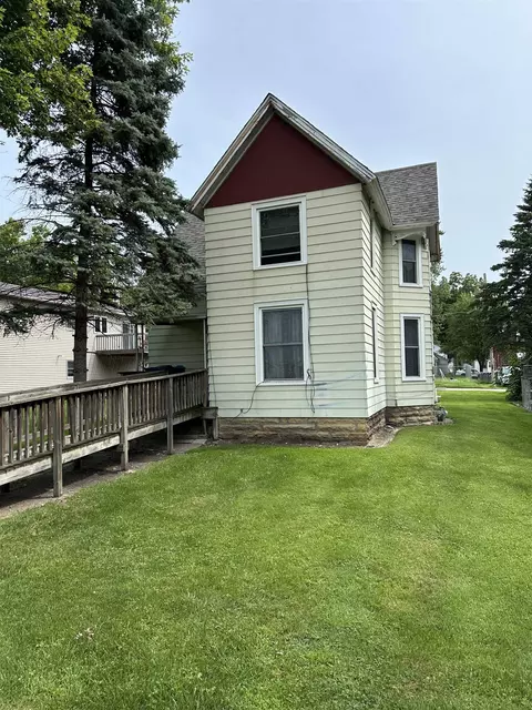 206 Viaduct, Savanna, IL 61074