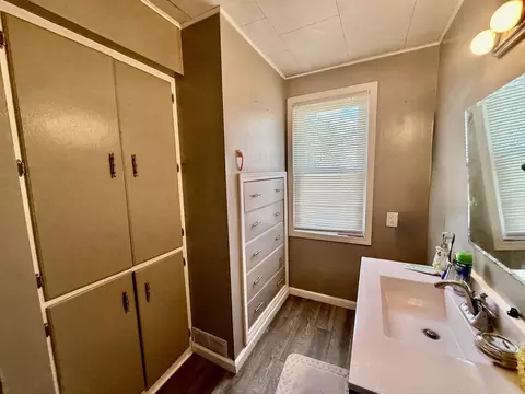 Bath - 2731 7th St, Peru, IL 61354 photo 1 of 4