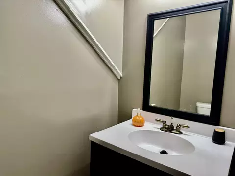 Bath - 2731 7th St, Peru, IL 61354 photo 2 of 4