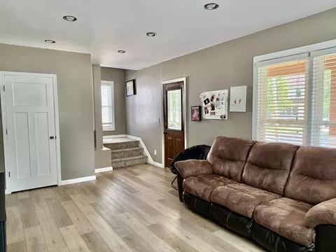 Entry Way - 2731 7th St, Peru, IL 61354 photo 1 of 2