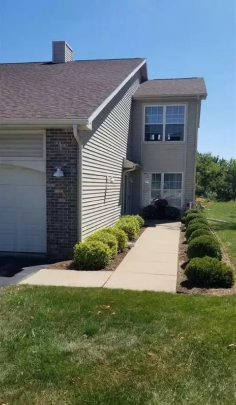 7517 Creek Bend Rd, Rockford, IL 61114