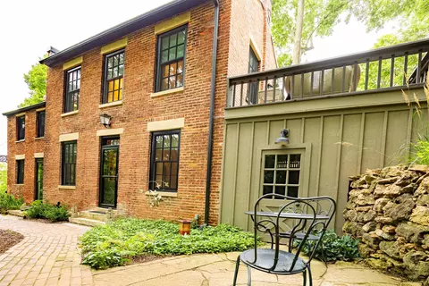 410 S High St, Galena, IL 61036