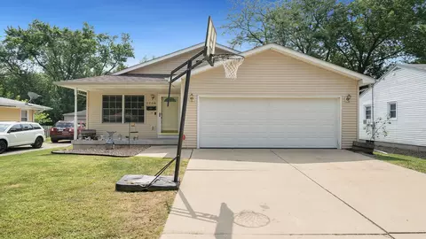 2208 Midway Dr, Rockford, IL 61103