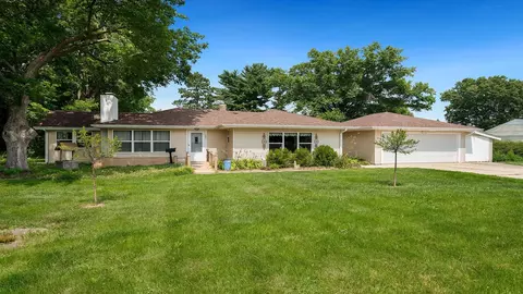 402 Glendale Rd, Loves Park, IL 61111