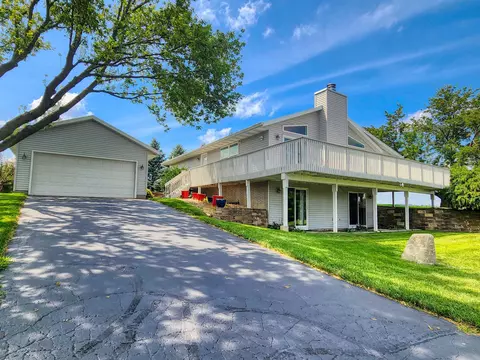 17-69 Lakeview Dr, Lanark, IL 61046
