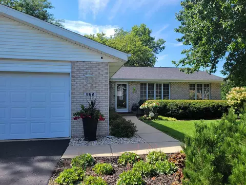 862 Brandy Bnd, Roscoe, IL 61073