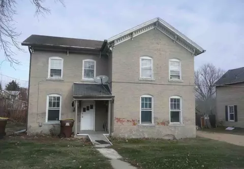 810-810 E 12 E Shawnee St, Freeport, IL 61032
