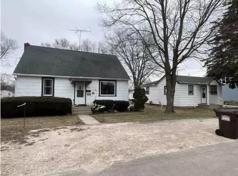 807-811 N Brewster Ave, Freeport, IL 61032