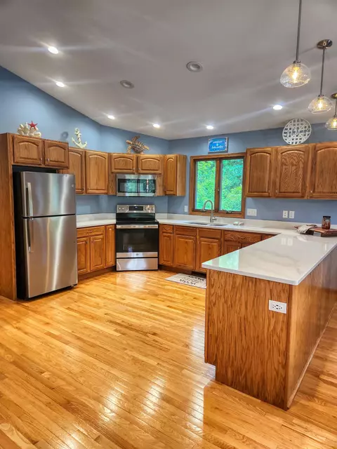 Kitchen - 1-150 R Perry Ct, Lanark, IL 61046 photo 2 of 3