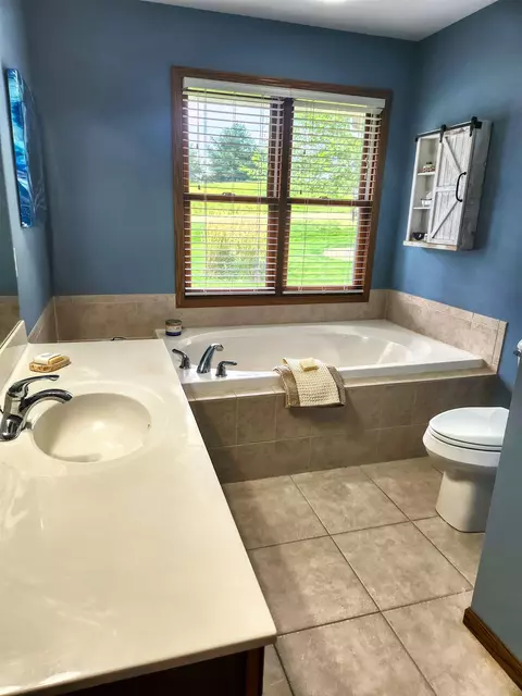 Bath - 1-150 R Perry Ct, Lanark, IL 61046 photo 1 of 4