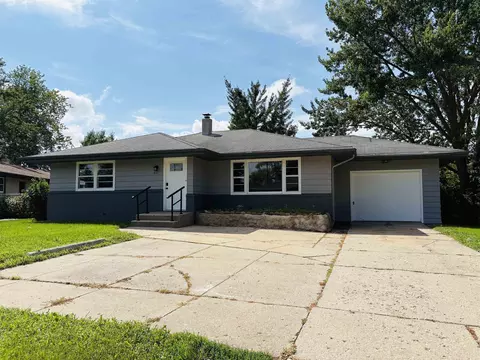 5111 Upland Dr, Rockford, IL 61108