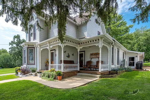 601 Franklin St, Scales Mound, IL 61075