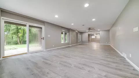 Living - 9337 River View Trl, Roscoe, IL 61073 photo 7 of 9
