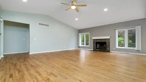 Living - 9337 River View Trl, Roscoe, IL 61073 photo 3 of 9