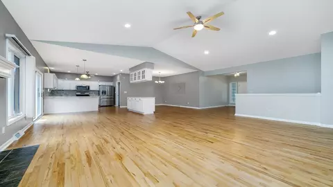 Living - 9337 River View Trl, Roscoe, IL 61073 photo 2 of 9