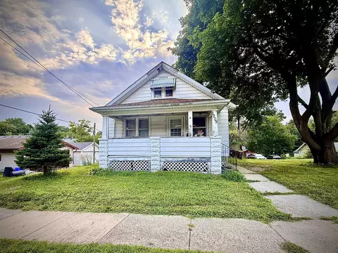 1209 16 St, Rockford, IL 61104