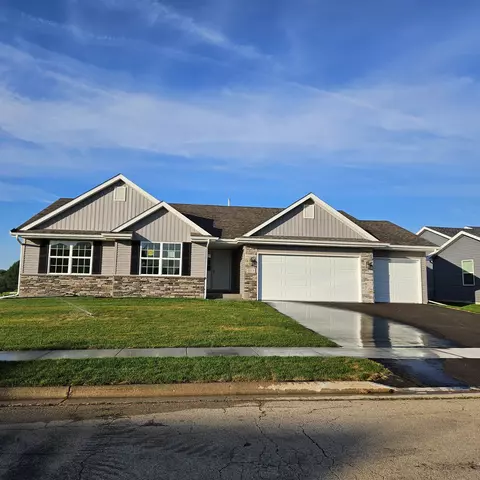 1013 Forest Garden Dr, Loves Park, IL 61111