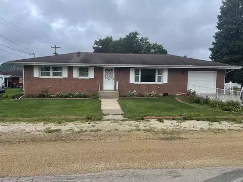 109 Division St, Hanover, IL 61041