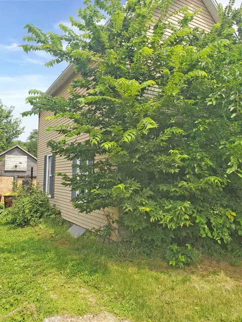 818 E Shawnee, Freeport, IL 61032