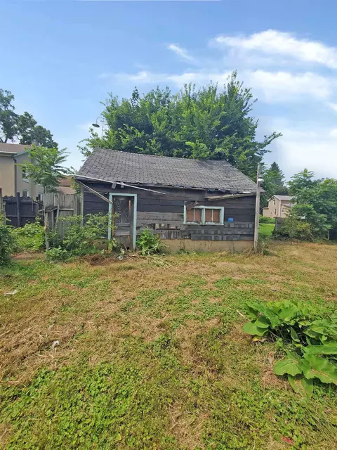 Exterior - 818 E Shawnee, Freeport, IL 61032 photo 4 of 5