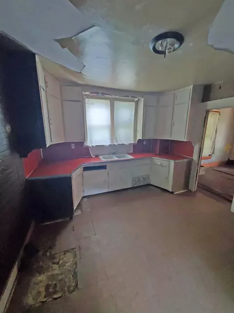 Kitchen - 818 E Shawnee, Freeport, IL 61032 photo 1 of 1