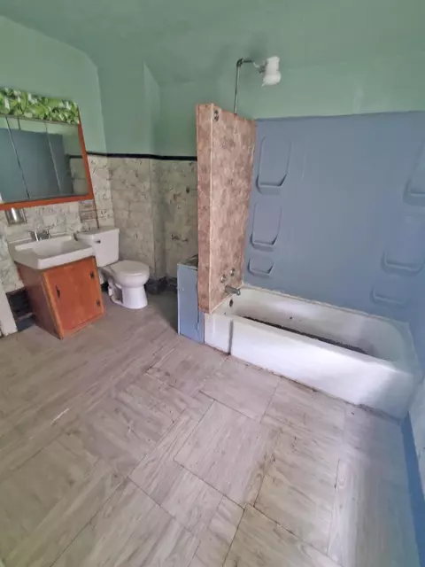 Bath - 818 E Shawnee, Freeport, IL 61032 photo 1 of 1
