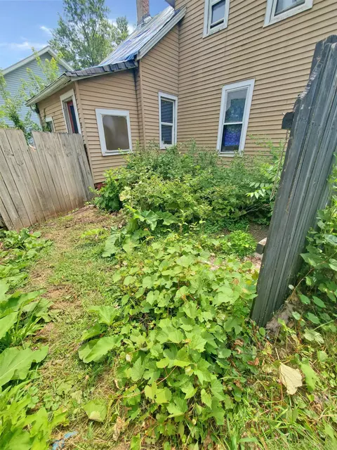 Exterior - 818 E Shawnee, Freeport, IL 61032 photo 5 of 5
