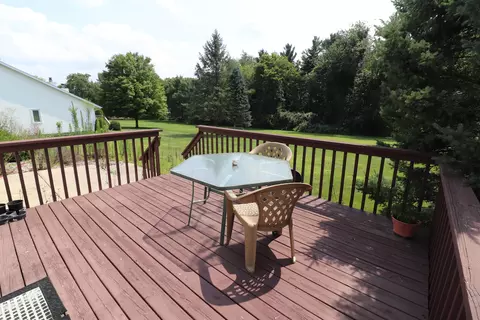 Exterior - 2209 Hillside Ct, Freeport, IL 61032 photo 4 of 8