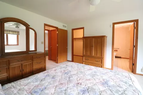 Bedroom - 2209 Hillside Ct, Freeport, IL 61032 photo 2 of 7