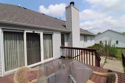 Exterior - 2209 Hillside Ct, Freeport, IL 61032 photo 2 of 8