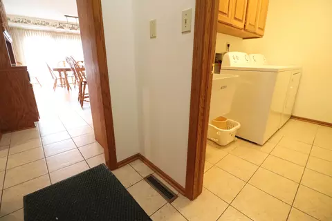 Entry Way - 2209 Hillside Ct, Freeport, IL 61032 photo 3 of 4