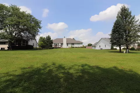 Exterior - 2209 Hillside Ct, Freeport, IL 61032 photo 7 of 8