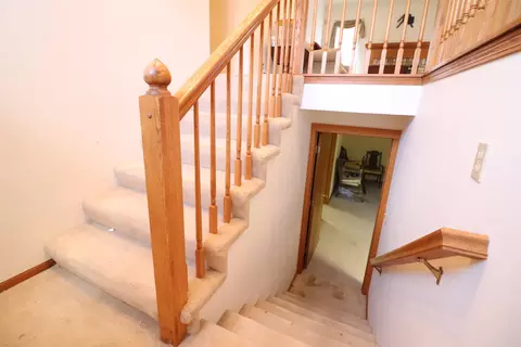 Entry Way - 2209 Hillside Ct, Freeport, IL 61032 photo 4 of 4