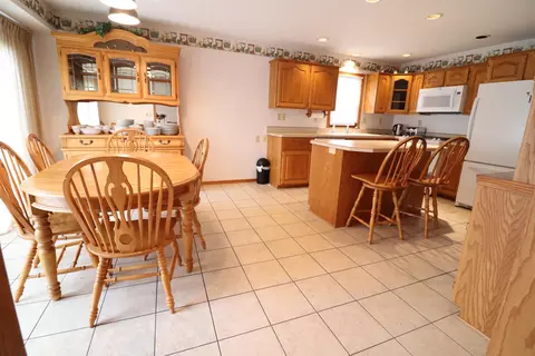 Dining - 2209 Hillside Ct, Freeport, IL 61032 photo 2 of 2