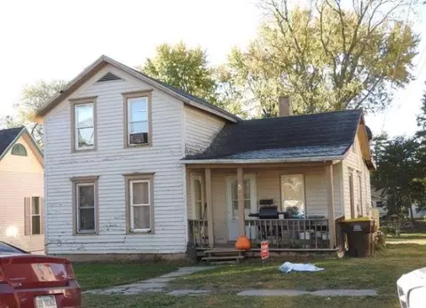 809 E Shawnee St, Freeport, IL 61032