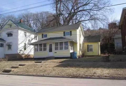 808 3rd St, Savanna, IL 61074