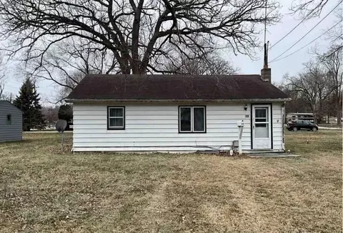 806 N Hunt Ave, Freeport, IL 61032