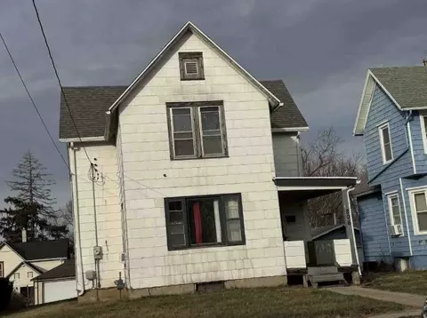 806 Empire St, Freeport, IL 61032