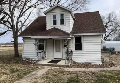 805 N Waddell Ave, Freeport, IL 61032