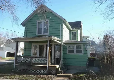 803-803 S 12 S Walnut Ave, Freeport, IL 61032