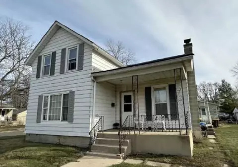 803 S Locust Ave, Freeport, IL 61032