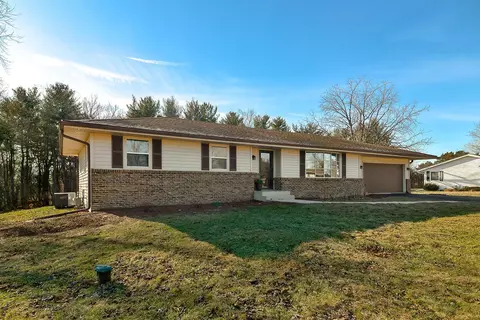 8567 Valley View Dr, Stillman Valley, IL 61084