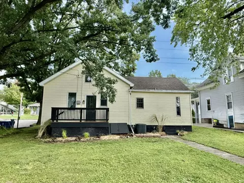 Exterior - 2116 1st St, Peru, IL 61354 photo 3 of 9