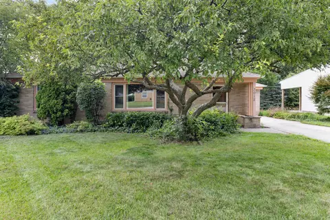 3012 Burrmont Rd, Rockford, IL 61107