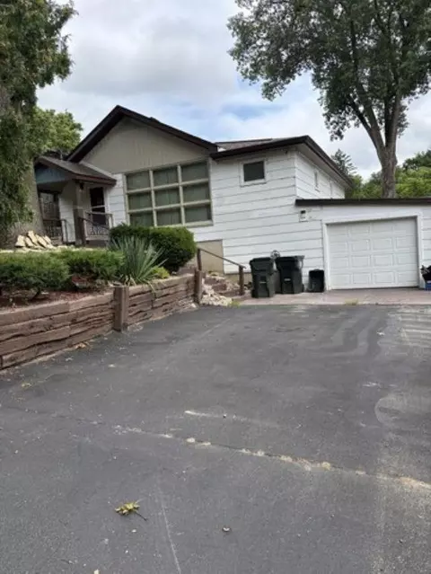 38227 N 3rd Ave, Spring Grove, IL 60081